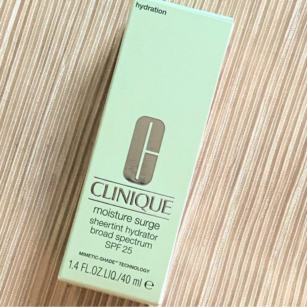 Clinique Moisture Surge Sheertint Hydrator UNIVERSAL VERY LIGHT 1.4oz / 40ml